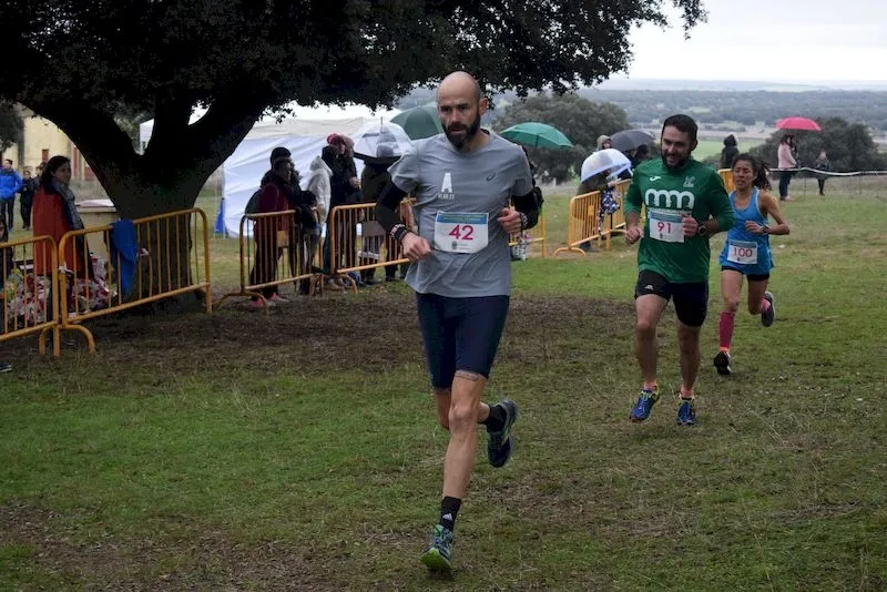 Foto 5 - La IV Carrera Popular Taurina y la I Jornada de Juegos Escolares de Campo a Trav&eacute;s se saldan con...