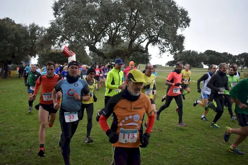 Foto 3 - La IV Carrera Popular Taurina y la I Jornada de Juegos Escolares de Campo a Trav&eacute;s se saldan con...