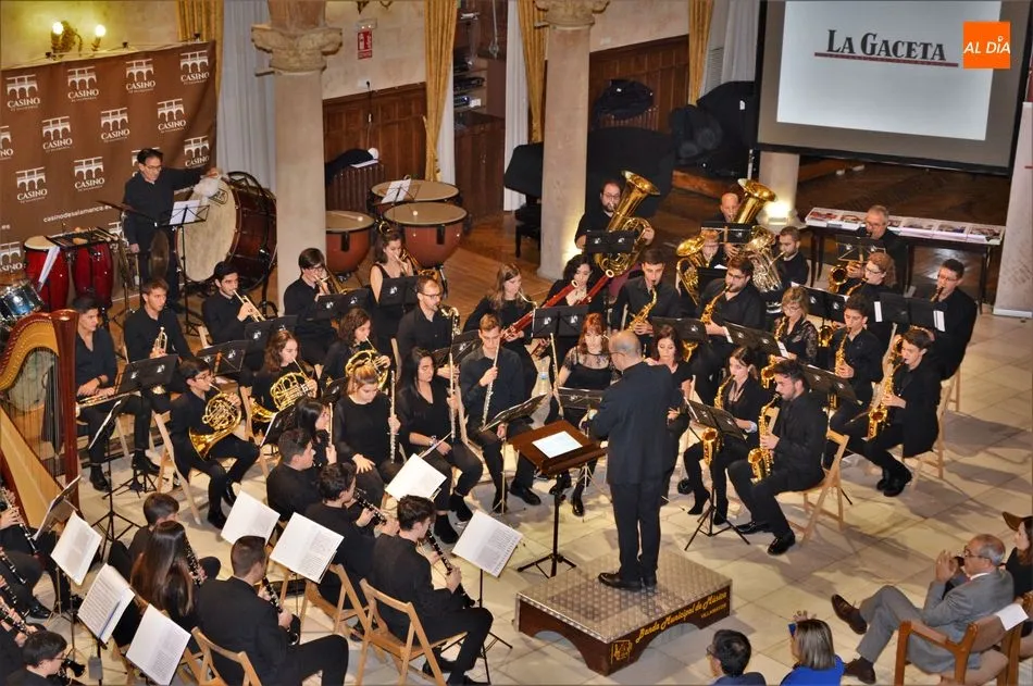 Foto 7 - Brillante concierto de la Banda de M&uacute;sica de Villamayor en el Casino