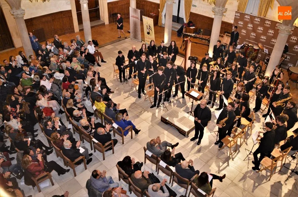 Foto 5 - Brillante concierto de la Banda de M&uacute;sica de Villamayor en el Casino