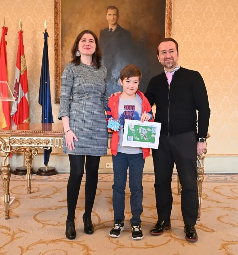 Foto 2 - El Ayuntamiento y Aqualia entregan los premios del XVII Concurso Digital Infantil