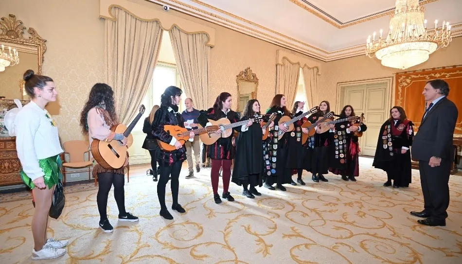 Foto 7 - El alcalde recibe a la Tuna Femenina de la Universidad de Salamanca por su 25 aniversario