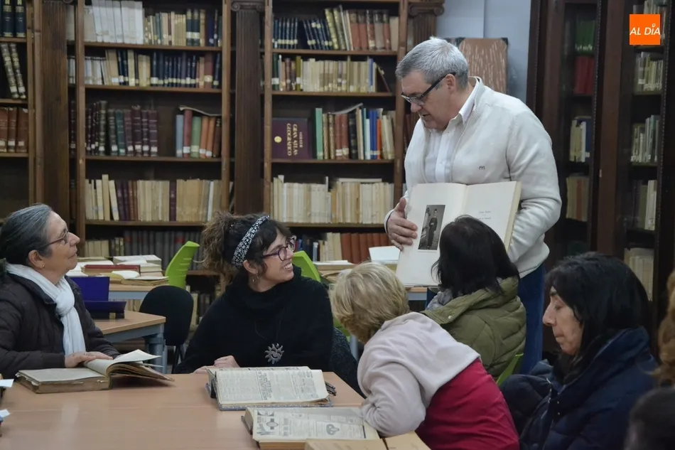 Foto 4 - Mirolibro se adentra en la biblioteca del IES Fray Diego Tadeo  