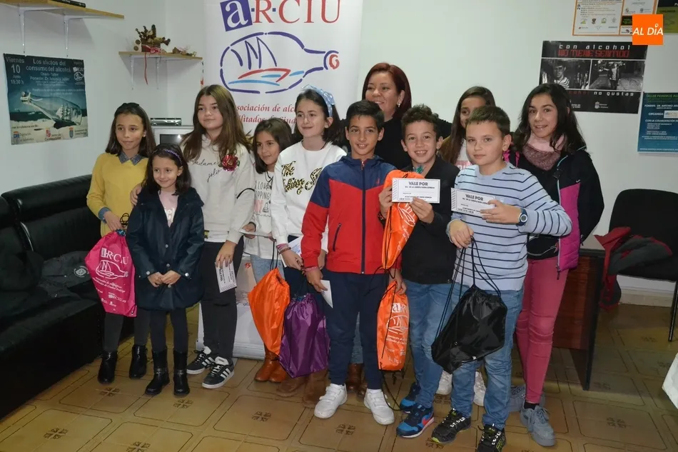 Foto 2 - ARCIU entrega los premios de su Concurso de Dibujo infantil  