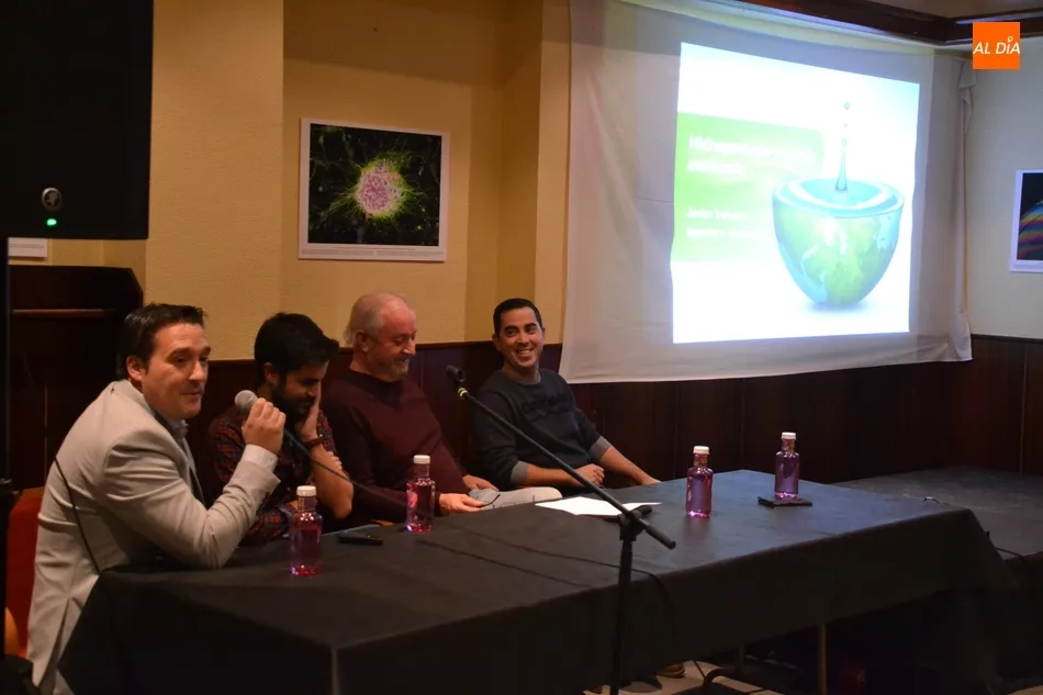 Foto 2 - Lleno en la sesi&oacute;n de conferencias con mirobrigenses de la Semana de la Ciencia  
