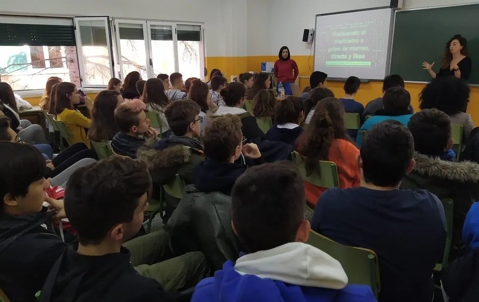 Foto 2 - Los IES reciben a las Almas Meraki para hackear al machismo en las redes  