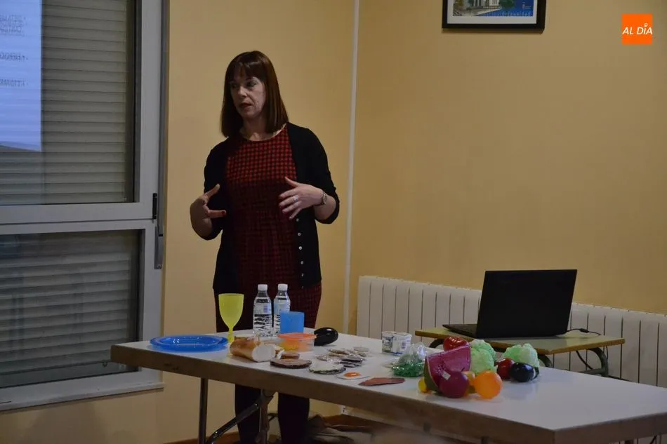 Foto 2 - Bego&ntilde;a Moro explica a los diab&eacute;ticos c&oacute;mo optimizar su alimentaci&oacute;n  