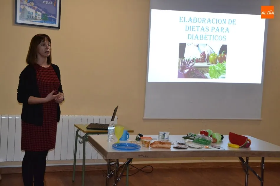 Foto 4 - Bego&ntilde;a Moro explica a los diab&eacute;ticos c&oacute;mo optimizar su alimentaci&oacute;n  