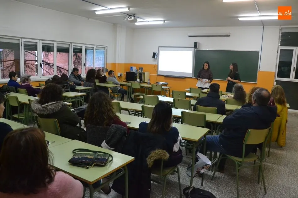 Foto 4 - Progenitores del IES Fray Diego asisten a una sesi&oacute;n sobre salud mental  