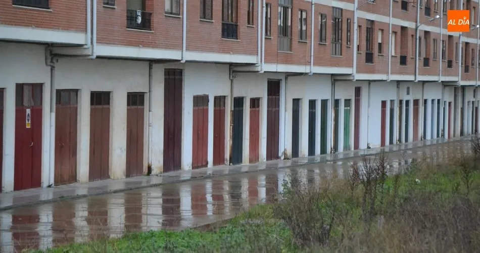 Intentan robar en varias cocheras de la calle Cruz Tejada