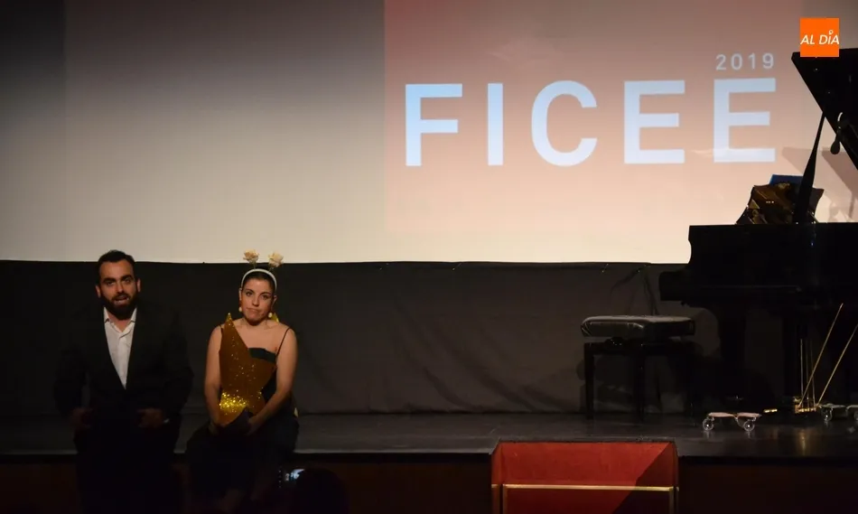 Foto 4 - &lsquo;Contemplaci&oacute;n&rsquo; y &lsquo;Todos los Caminos&rsquo; se coronan en la animada gala de clausura del FICEE...