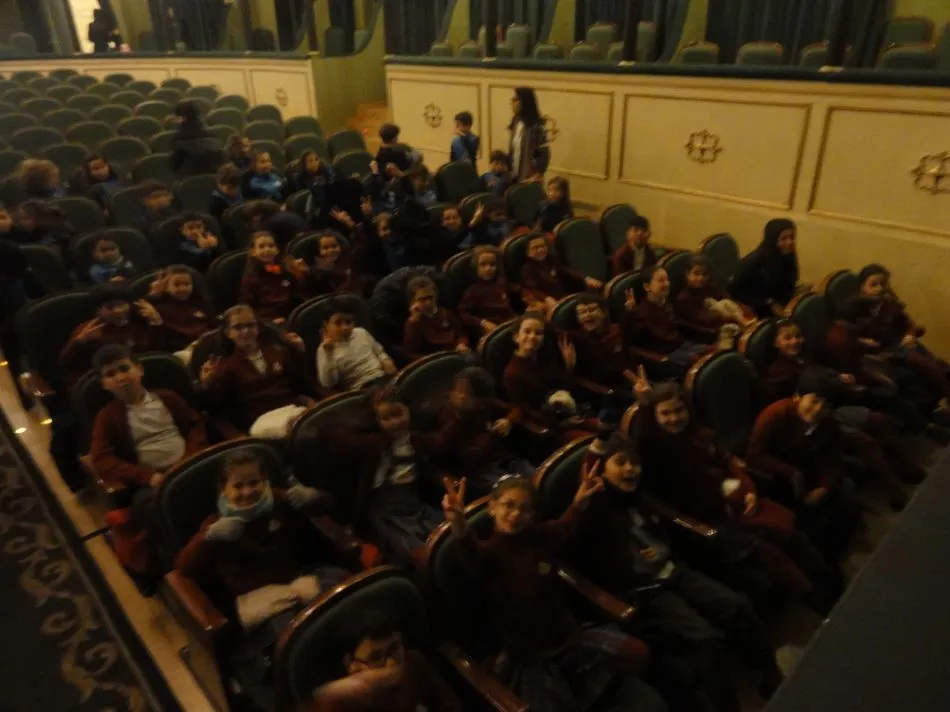 Foto 3 - Los alumnos del Colegio San Juan Bosco disfrutan en el Liceo de la obra &lsquo;Peregrinos&rsquo;