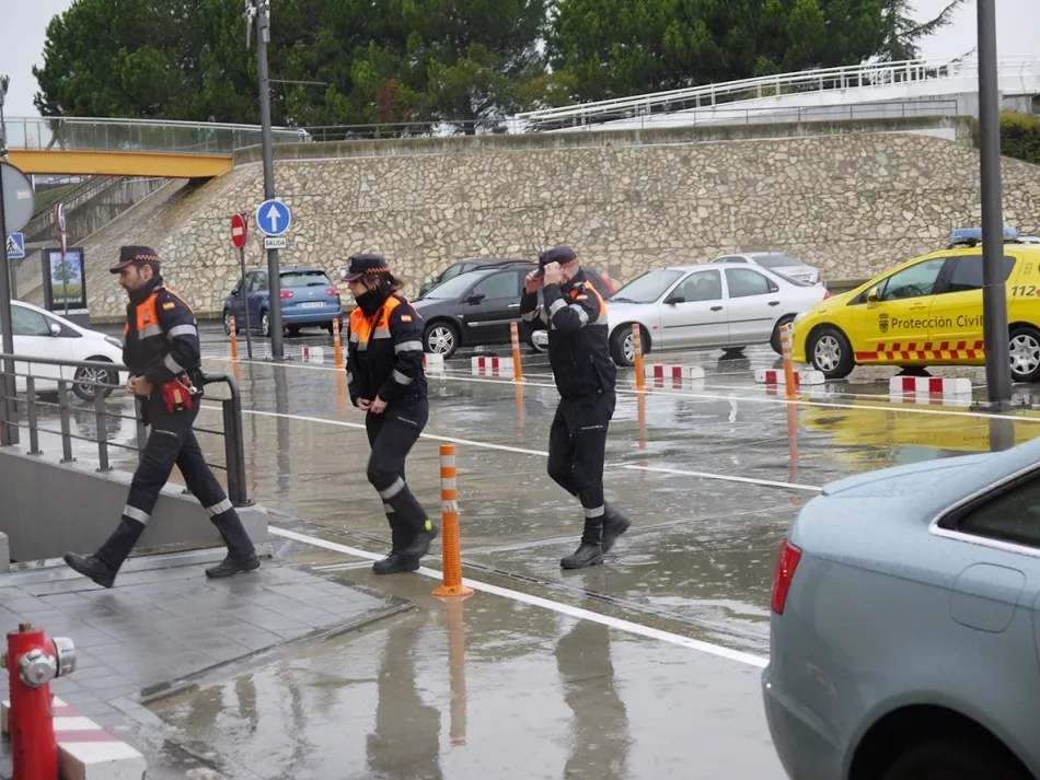 Foto 3 - Gran despliegue de efectivos en El Tormes para un simulacro de evacuaci&oacute;n