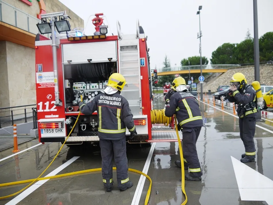 Foto 2 - Gran despliegue de efectivos en El Tormes para un simulacro de evacuaci&oacute;n