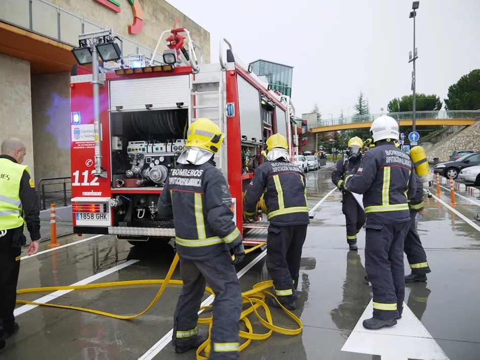 Foto 10 - Gran despliegue de efectivos en El Tormes para un simulacro de evacuaci&oacute;n