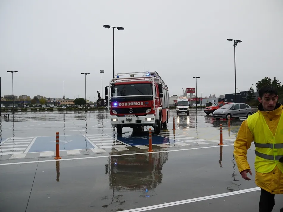 Foto 5 - Gran despliegue de efectivos en El Tormes para un simulacro de evacuaci&oacute;n