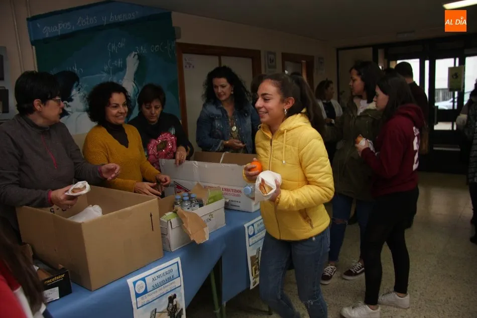 Foto 8 - El IES Ramos del Manzano de Vitigudino realiza un nuevo &lsquo;Almuerzo saludable&rsquo;  