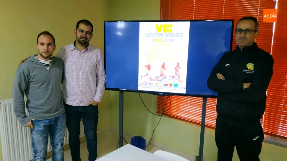 José Ramón Martín, del Club de Atletismo, Carlos Arasa, edil de Deportes y Melchor Herráez, coordinador de Deportes