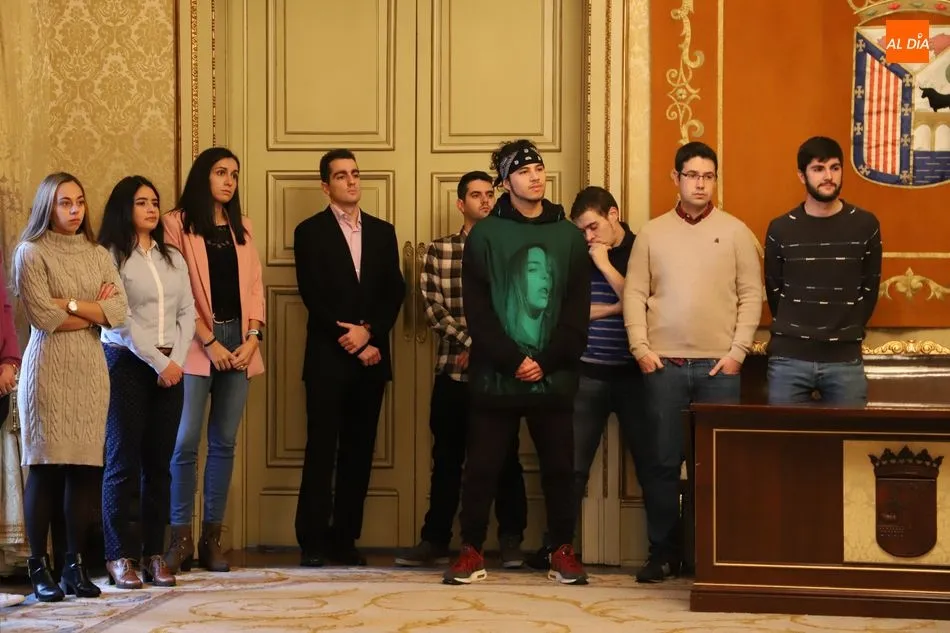 Foto 7 - Los 24 participantes del programa piloto de Formaci&oacute;n a la Carta reciben sus diplomas