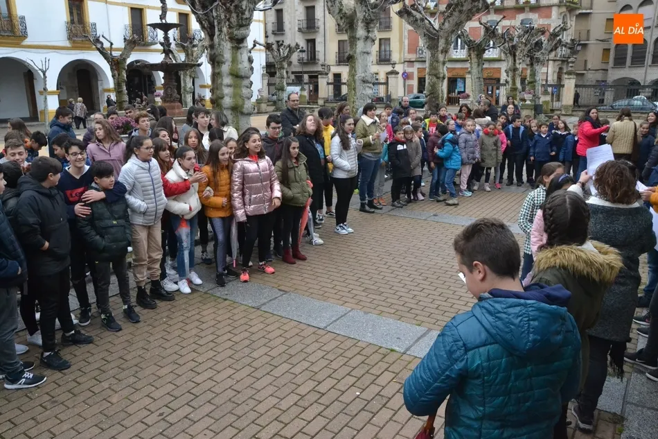 Los escolares mirobrigenses se unen a Cáritas para celebrar el Día Universal de la Infancia  