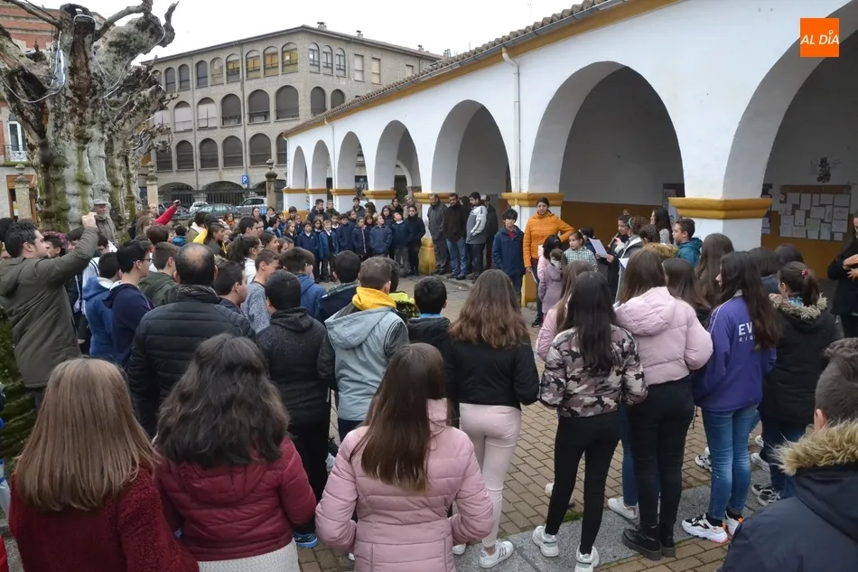 Foto 7 - Los escolares mirobrigenses se unen a C&aacute;ritas para celebrar el D&iacute;a Universal de la Infancia  