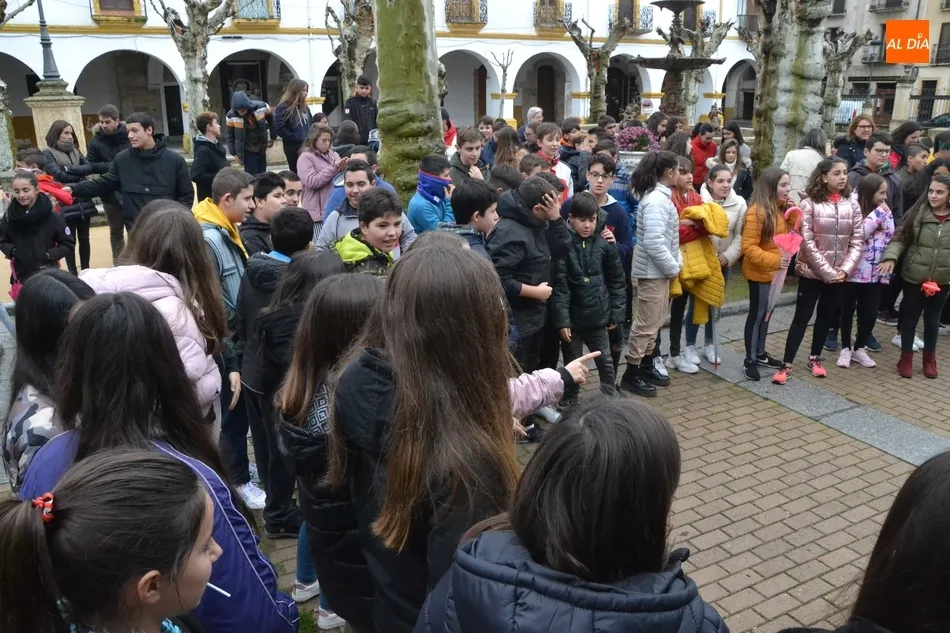 Foto 3 - Los escolares mirobrigenses se unen a C&aacute;ritas para celebrar el D&iacute;a Universal de la Infancia  