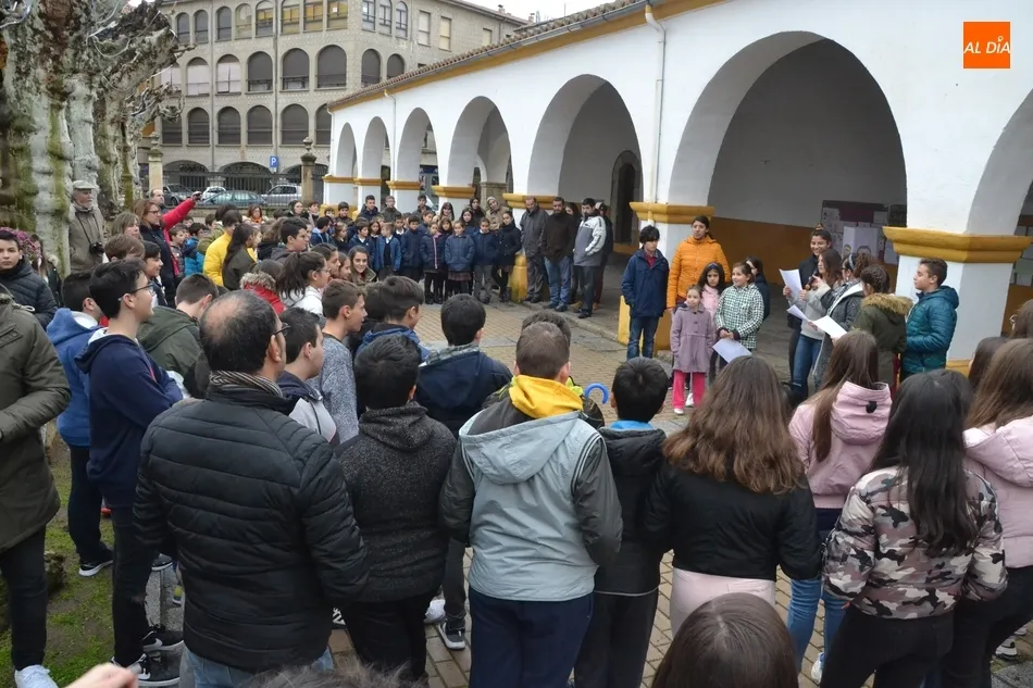 Foto 6 - Los escolares mirobrigenses se unen a C&aacute;ritas para celebrar el D&iacute;a Universal de la Infancia  