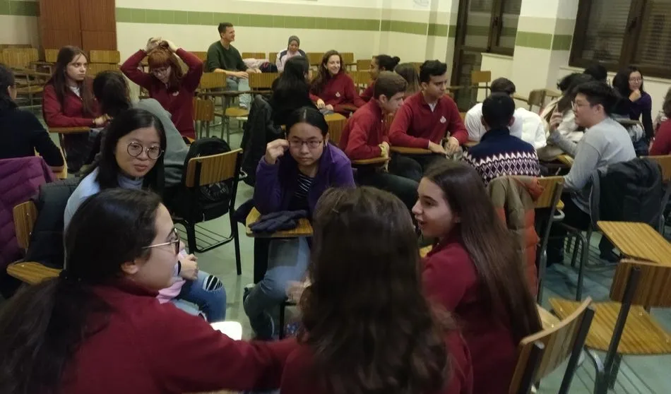 Un momento del intercambio lingüístico con alumnos Singapur