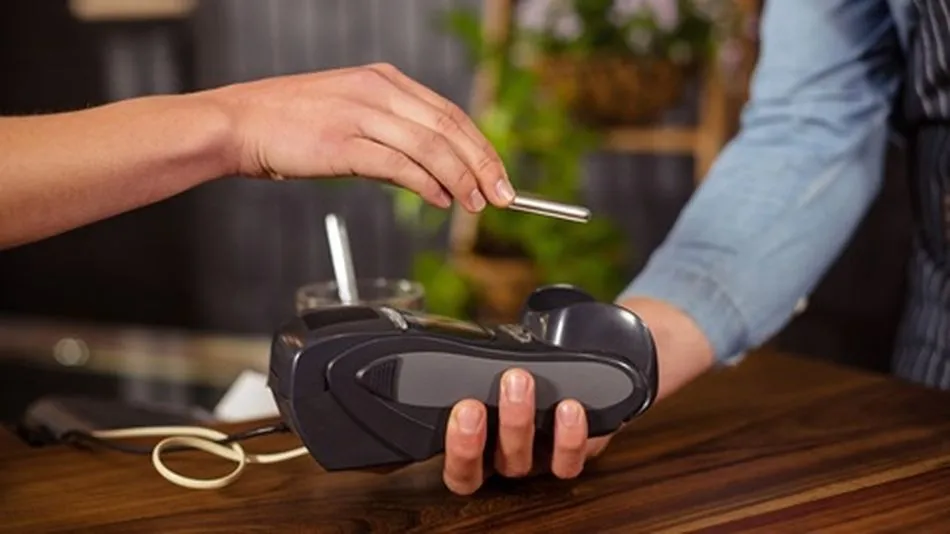 Pagar con móvil en comercios es igual de seguro que hacerlo con una tarjeta