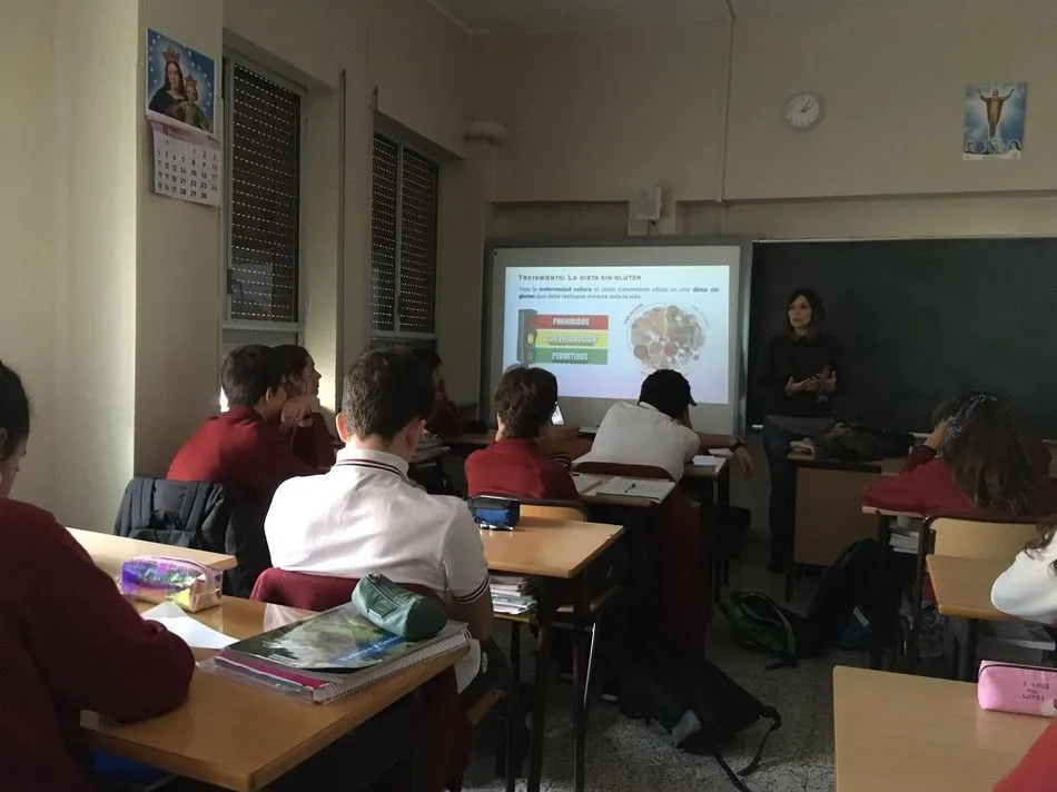 Foto 2 - Los alumnos de ESO del Colegio San Juan Bosco conocen la enfermedad cel&iacute;aca    &nbsp;  