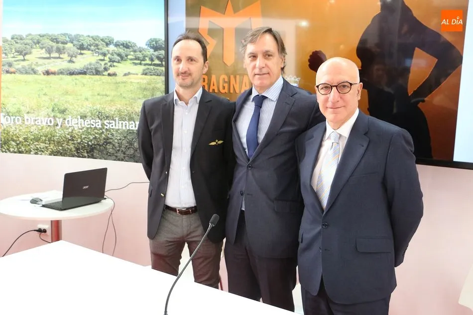 Veselin Topalov, ajedrecista, Carlos García Carbayo, alcalde de Salamanca y Pebro Rumbao, responsable de la Reebok Ragnar
