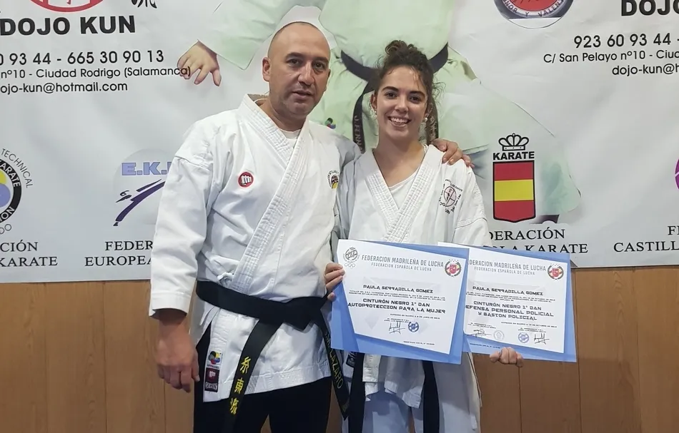 Beatriz Garzón y Paula Serradilla consiguen el cinturón negro 1º Dan en Defensa Personal...