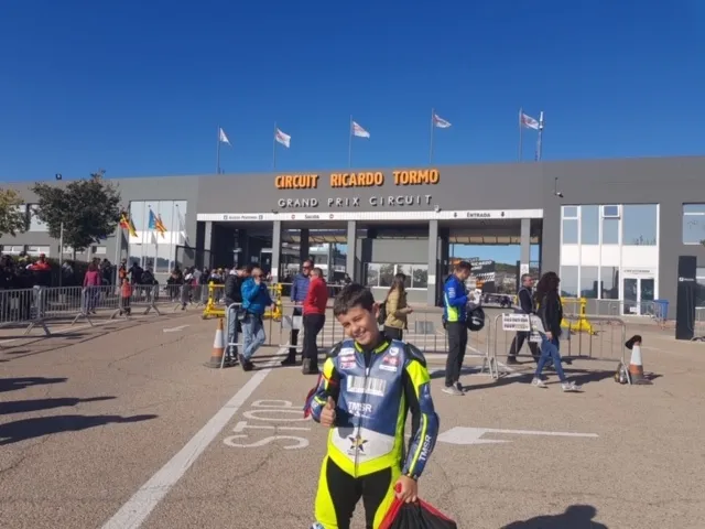 Foto 3 - El salmantino Sergio Verdugo, a lo &lsquo;Moto GP&rsquo; en el circuito de Cheste
