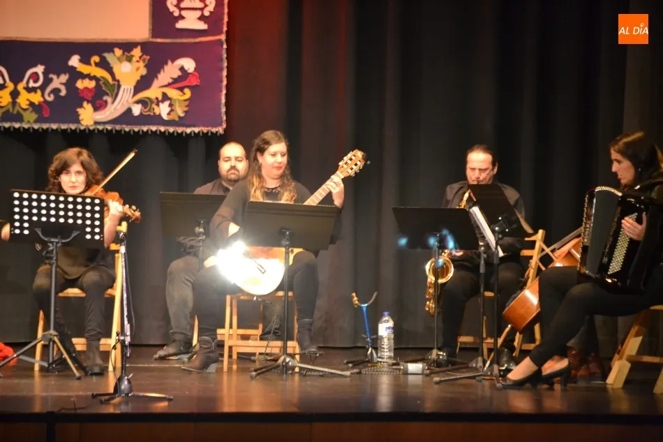 Foto 4 - Los profesores de la Escuela de M&uacute;sica dan arranque a los festejos por Santa Cecilia  