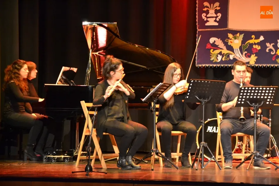 Foto 6 - Los profesores de la Escuela de M&uacute;sica dan arranque a los festejos por Santa Cecilia  