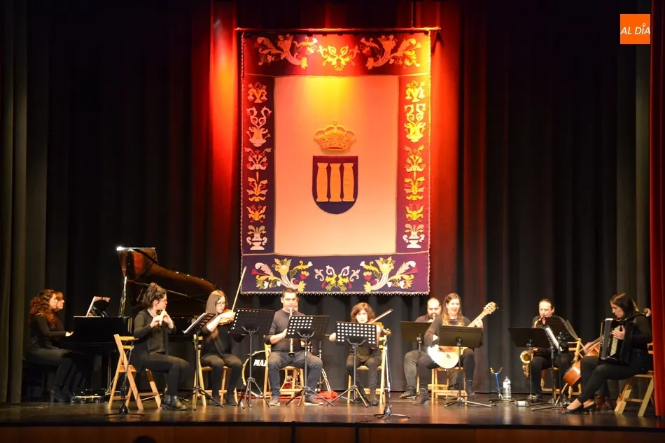 Foto 2 - Los profesores de la Escuela de M&uacute;sica dan arranque a los festejos por Santa Cecilia  