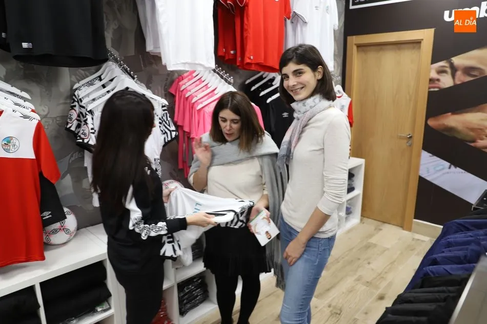 Foto 3 - La nueva tienda del Salamanca UDS ya es una realidad: camisetas, chaquetas, ropa de entrenamiento,...