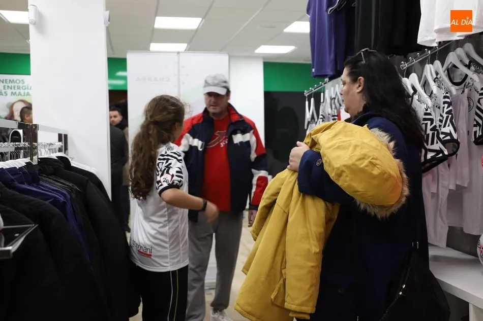 Foto 2 - La nueva tienda del Salamanca UDS ya es una realidad: camisetas, chaquetas, ropa de entrenamiento,...