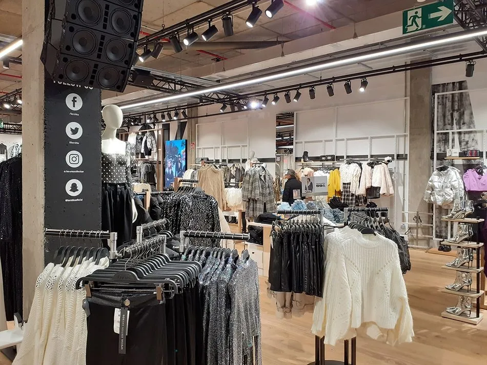 Foto 2 - La nueva tienda Bershka abre sus puertas en El Tormes