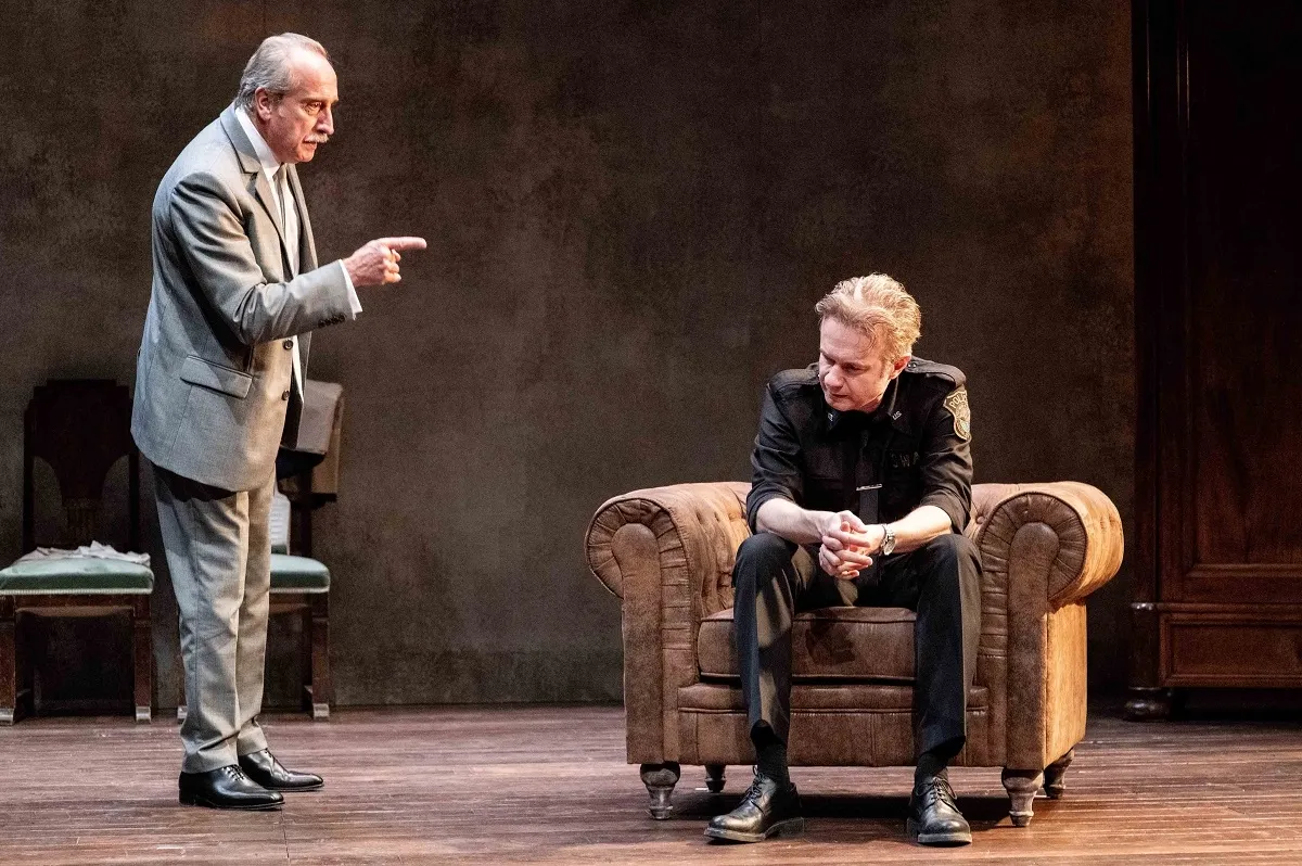 Escena de la obra de teatro El Precio