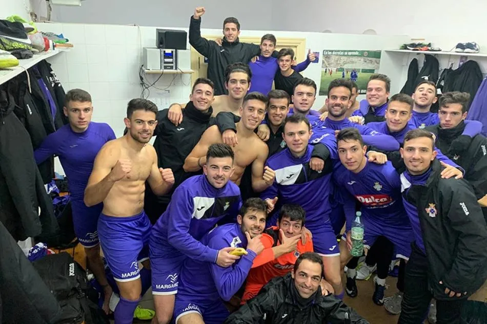 El Peñaranda celebra un triunfo en el vestuario