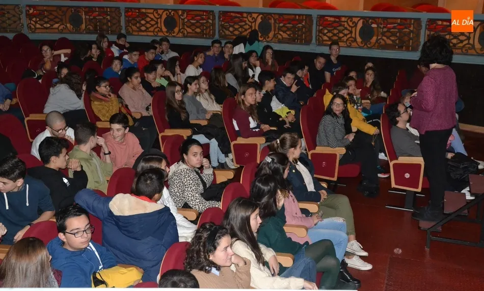 Escolares de la ESO conocen en el Teatro Nuevo a Lázaro de Tormes  