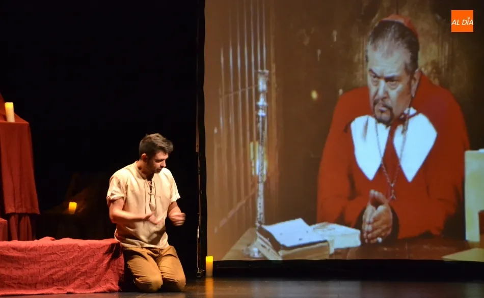 Foto 8 - Escolares de la ESO conocen en el Teatro Nuevo a L&aacute;zaro de Tormes  