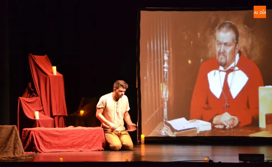 Foto 6 - Escolares de la ESO conocen en el Teatro Nuevo a L&aacute;zaro de Tormes  