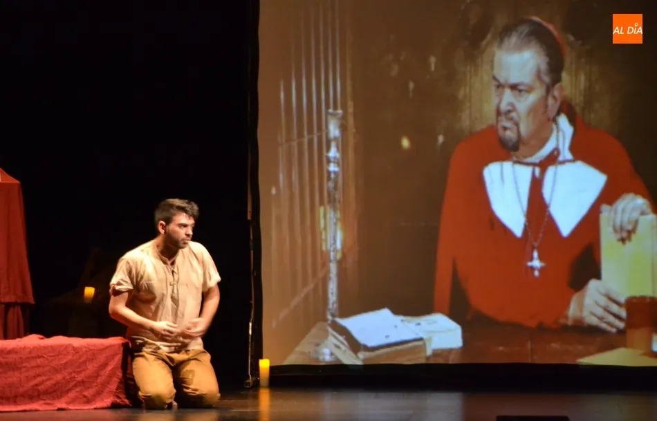 Foto 4 - Escolares de la ESO conocen en el Teatro Nuevo a L&aacute;zaro de Tormes  