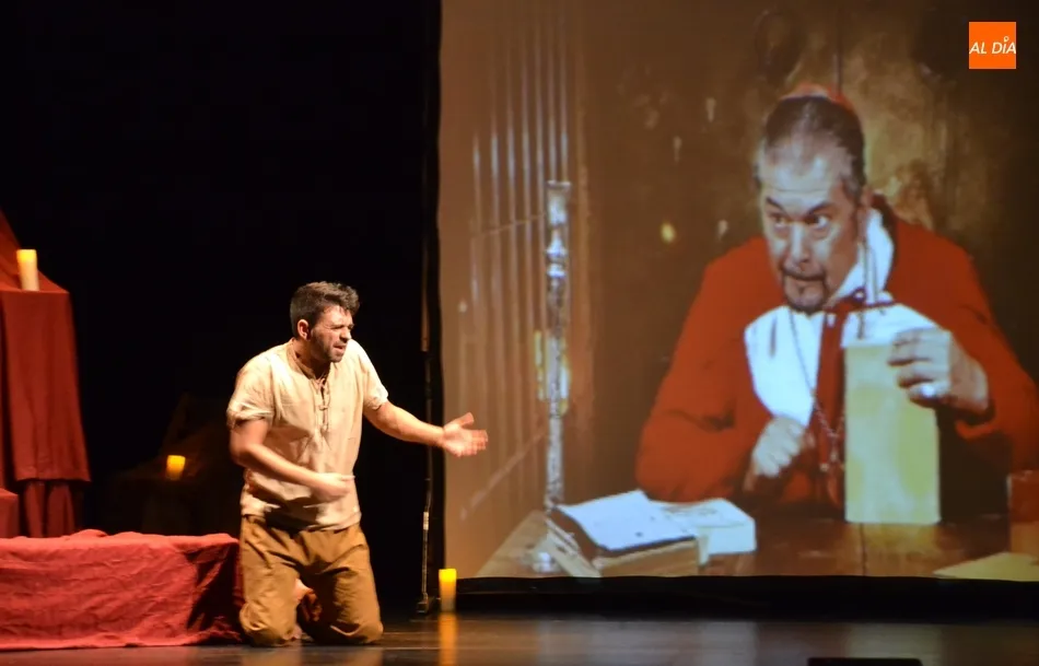 Foto 5 - Escolares de la ESO conocen en el Teatro Nuevo a L&aacute;zaro de Tormes  