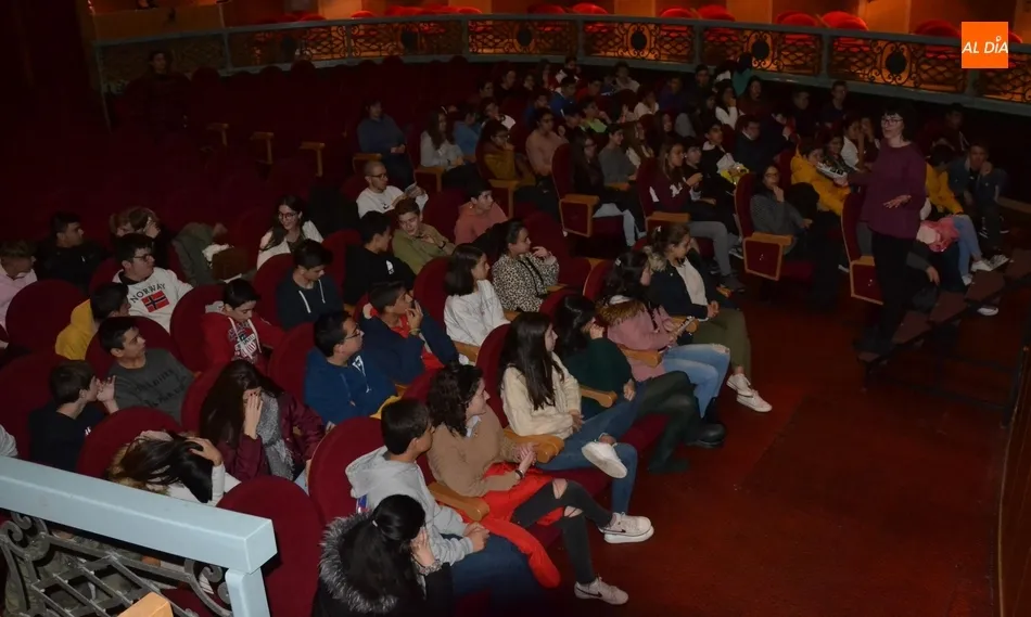 Foto 10 - Escolares de la ESO conocen en el Teatro Nuevo a L&aacute;zaro de Tormes  