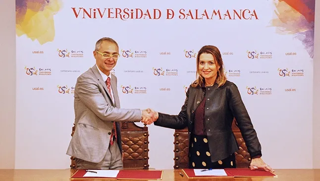 Ricardo Rivero y Sonia Rodríguez durante la firma del acuerdo / USAL