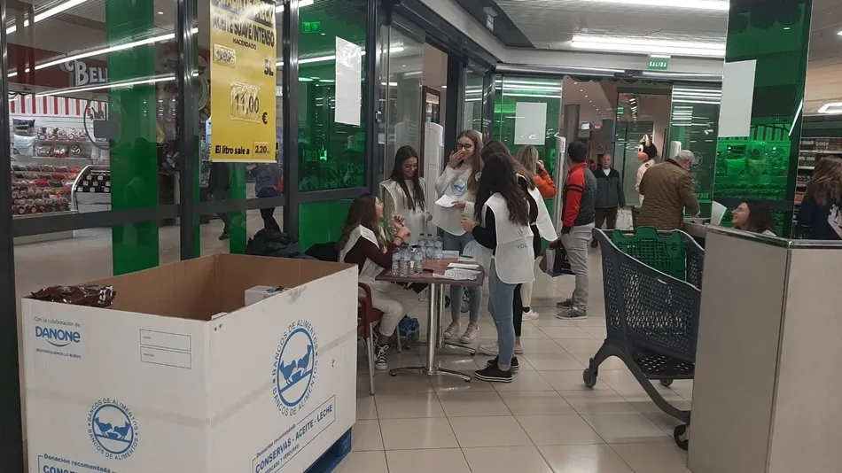 Foto 6 - J&oacute;venes de Las Villas participan en la Gran Recogida de Alimentos