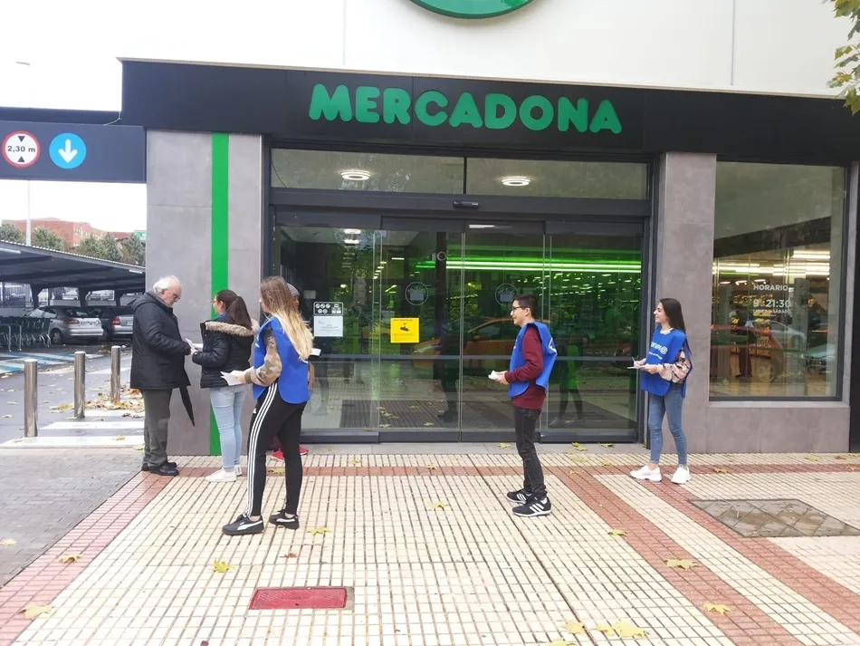 Foto 5 - J&oacute;venes de Las Villas participan en la Gran Recogida de Alimentos